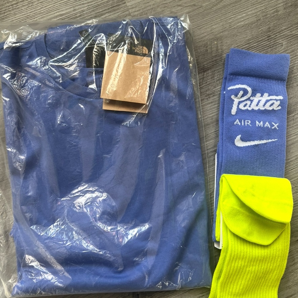 The north face Relaxed Tee XL To match Patta Socks Not included please read desc